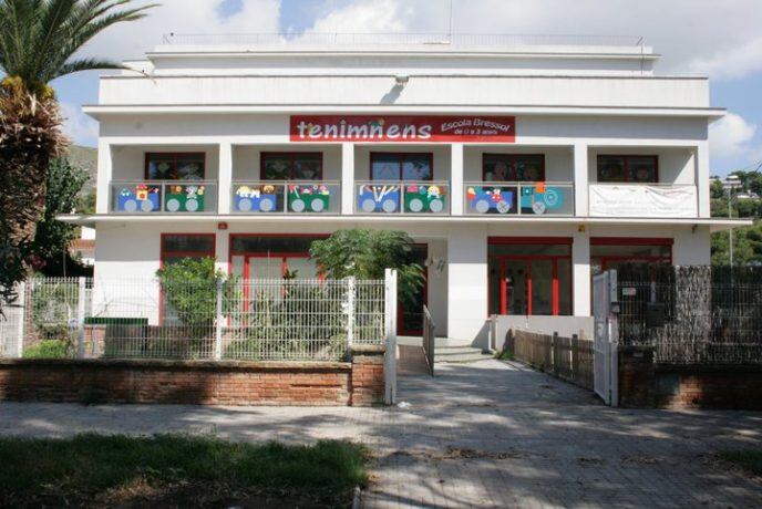 Façana de la llar d'infants "Tenimnens" de Castelldefels on ha mort un nen d'un any i mig
