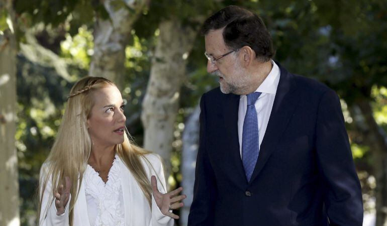 El presidente del Gobierno, Mariano Rajoy, ha recibido hoy en la Moncloa a Lilian Tintori, esposa del opositor venezolano Leopoldo López