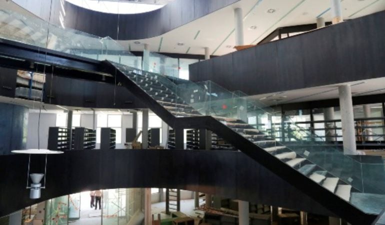 interior de la biblioteca central