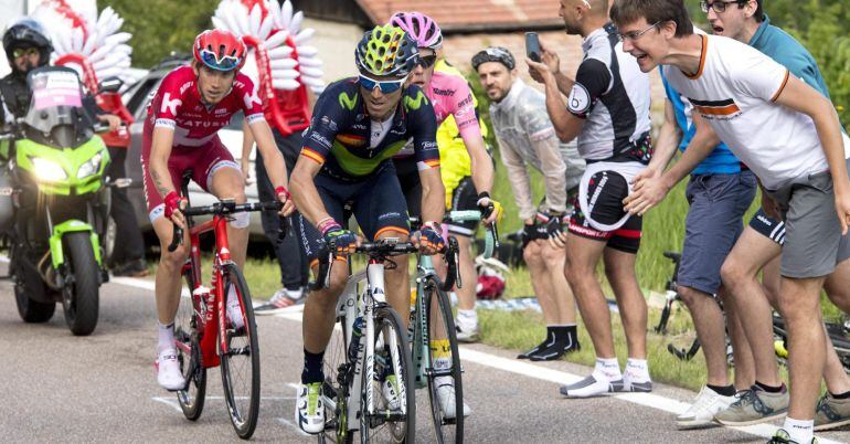 Alejandro Valverde, con el holandés Steven Kruijswijk y el ruso Ilnur Zakarin en la decimosexta etapa del Giro de Italia.