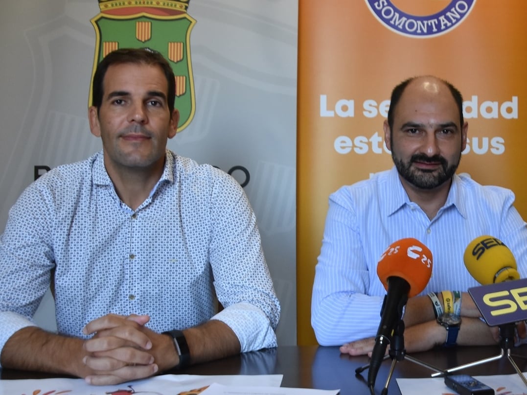 Daniel Gracia, portavoz del PSOE y Fernando Torres, alcalde popular de Barbastro