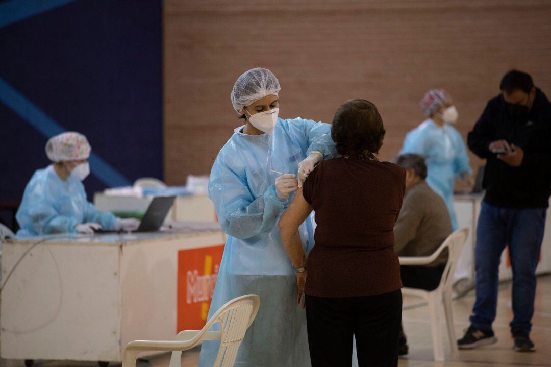 Mañana se inicia la vacunación de personas de 64 y 65 años en la Región