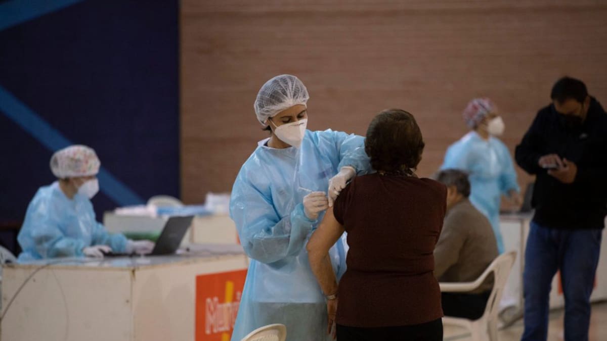 Mañana se inicia la vacunación de personas de 64 y 65 años en la Región