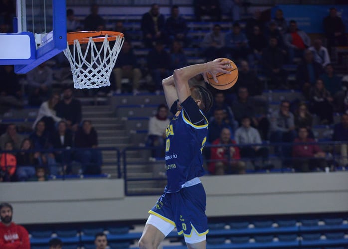 Edokpayi ejecuta un mate