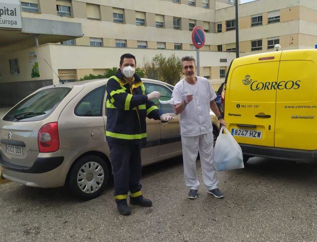 Entrega del material en el Hospital.