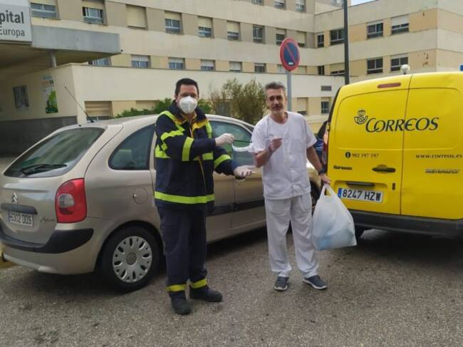 Entrega del material en el Hospital.