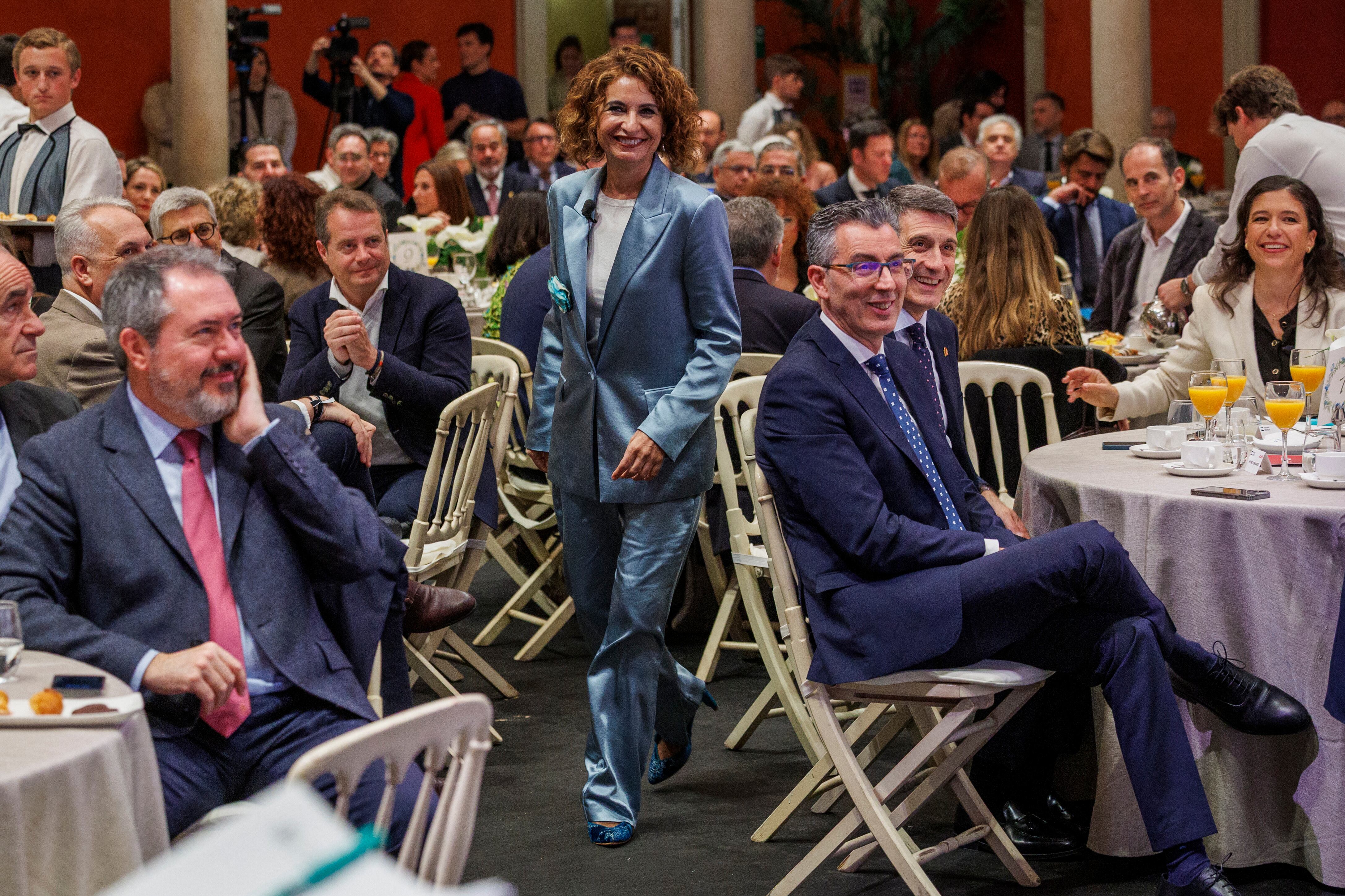 La vicepresidenta primera del Gobierno y ministra de Hacienda, María Jesús Montero, al inicio de su intervención en la Fundación Cajasol en Sevilla, donde ha participado en un encuentro informativo organizado por El Correo de Andalucía.
