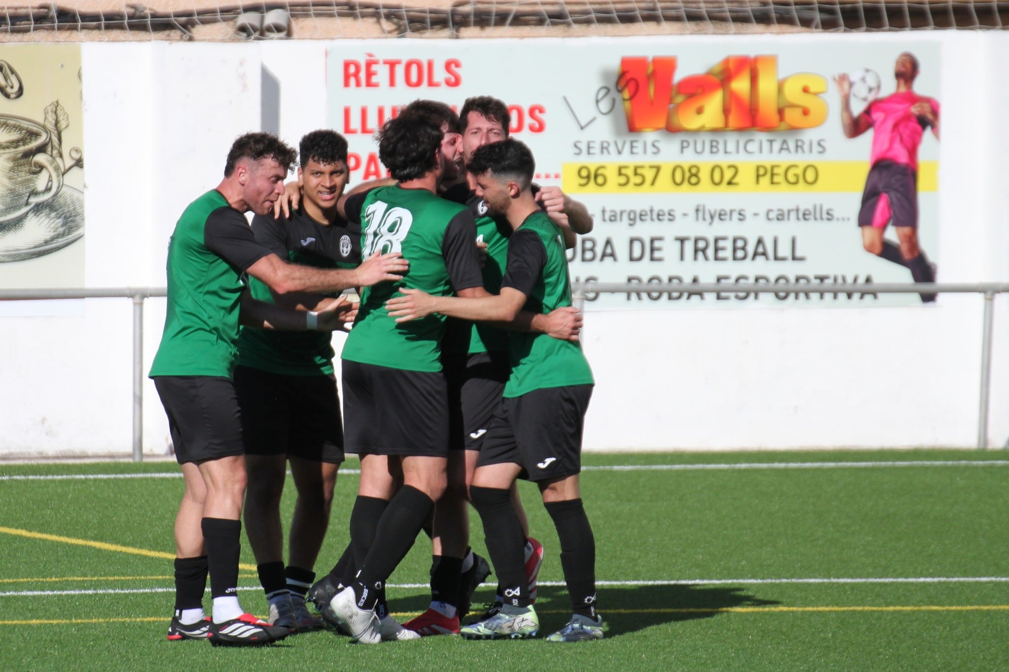 Imagen del encuentro entre el Llutxent y Pego