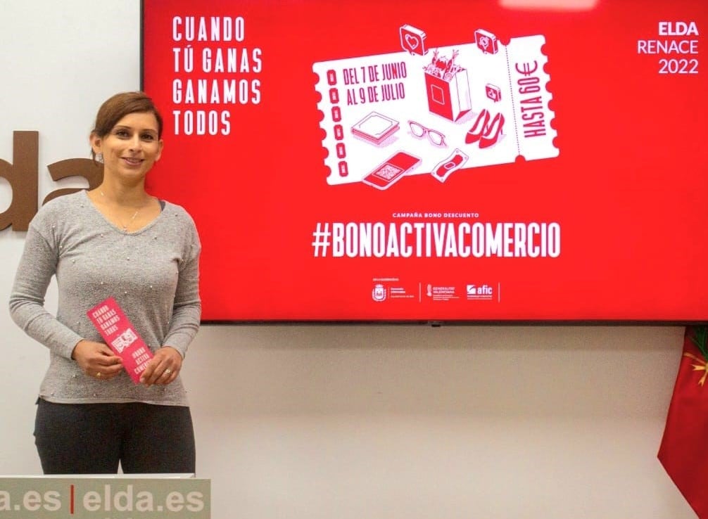 Silvia Ibáñez, edil de comercio de Elda, satisfecha con la campaña