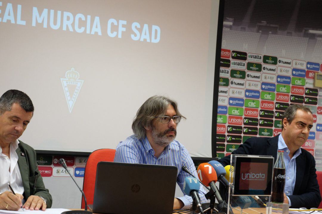 Evaristo Llanos, Paco Cobacho y Antonio Rubio, en la rueda de prensa del Real Murcia