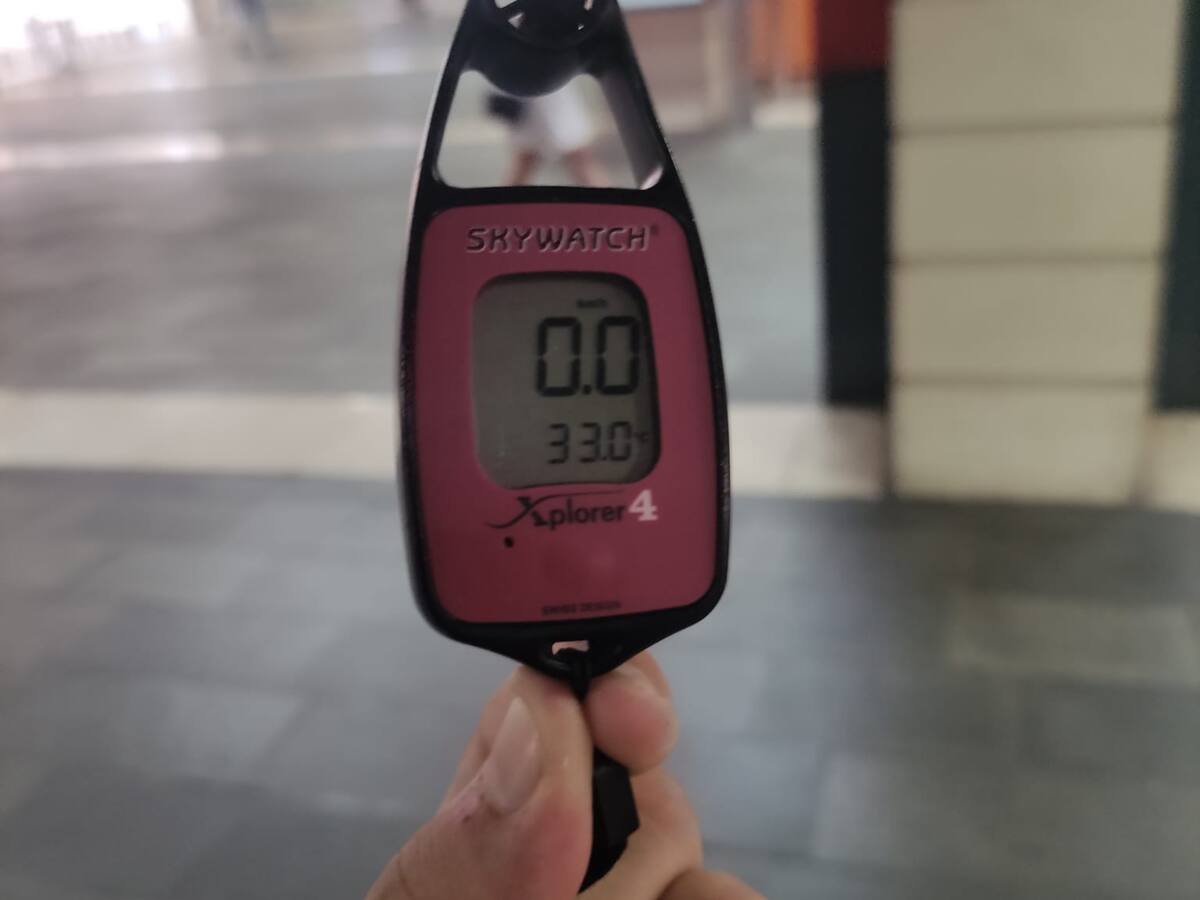 Els usuaris del transport públic aguanten temperatures superiors als 33 graus a vestíbuls i andanes