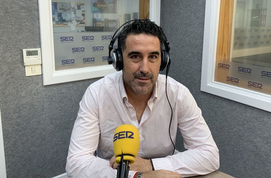 El letrado Juan Ramón Sadoz (Sadoz Abogados) en los estudios de SER Lanzarote