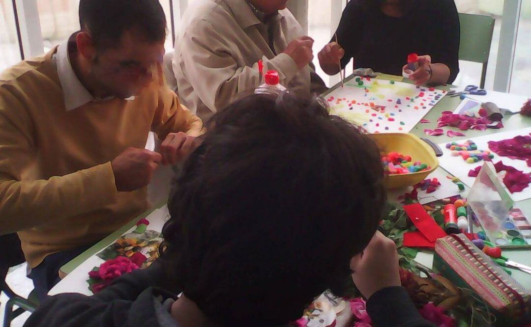 Alguno de los talleres que se realizan en la asociación