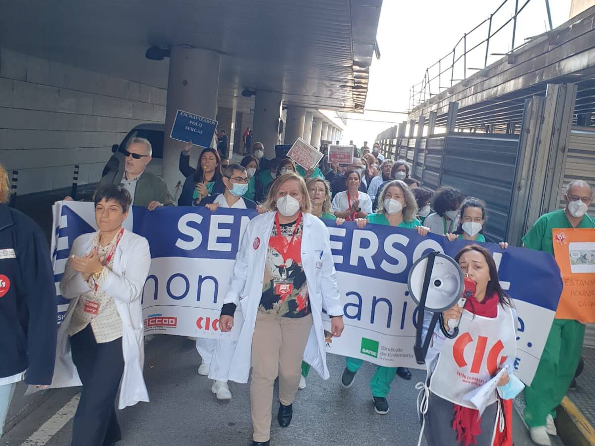 Nueva protesta de la comisión de centro del CHUAC por esperas en las urgencias de hasta cinco horas