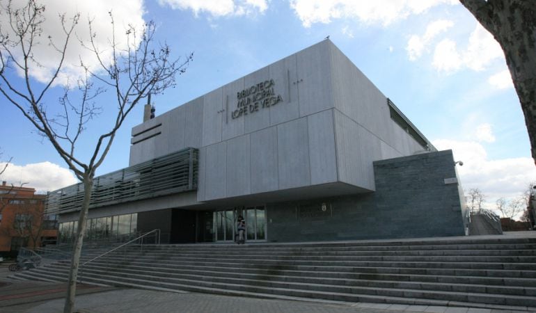 Cada mes la Biblioteca Municipal Lope de Vega acoge una interesante conferencia sobre la Constitución Española de la mano de expertos juristas