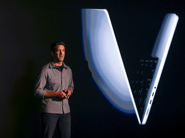 John Ternus, próximo CEO de Apple, durante una presentación en Cupertino