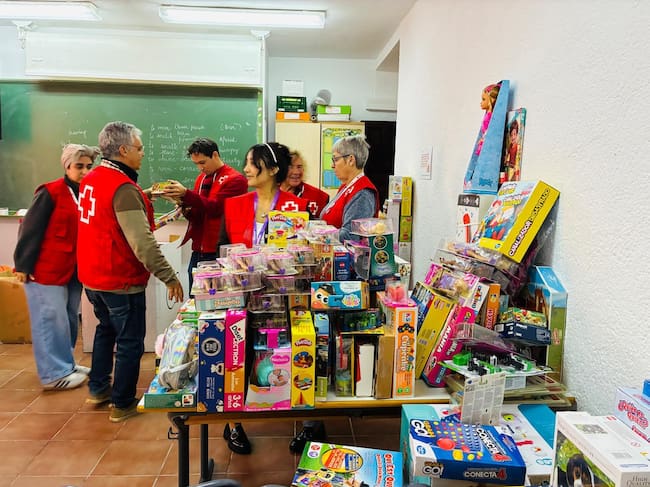 Voluntarios de Cruz Roja, en la cobertura de recogida de juguetes