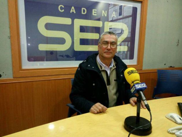 El hermano de Angelines, Antonio Zurera, en una foto de archivo en los estudios de Radio Córdoba-Cadena SER