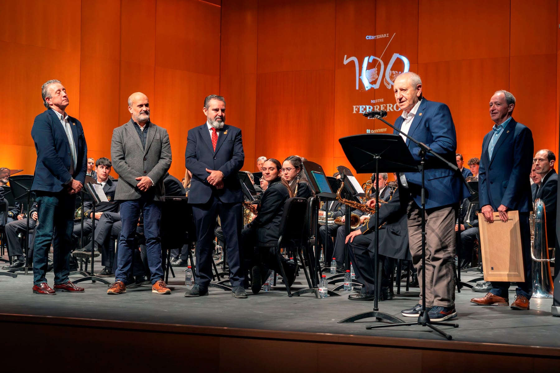 Un instant de l'acte d'homenatge del Mestre Ferrero per part de la Filà Marrakesch