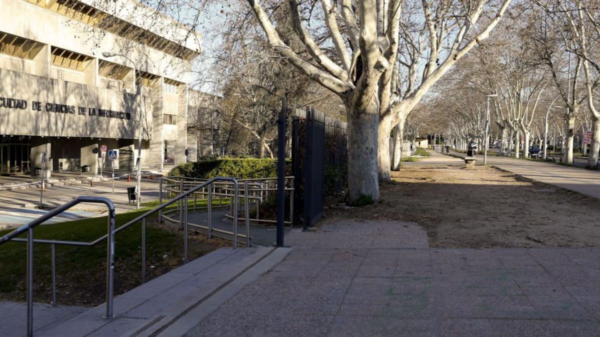 El regreso de los estudiantes a sus casas que vacía los colegios mayores