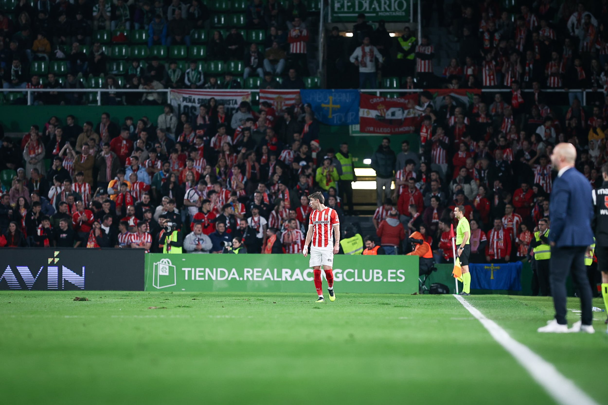 La afición del Sporting durante el partido de El Sardinero.