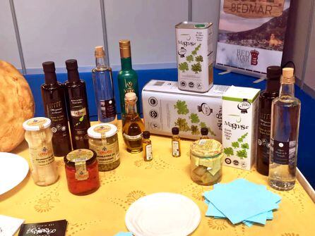 Alguno de los productos locales que se muestran en el stand