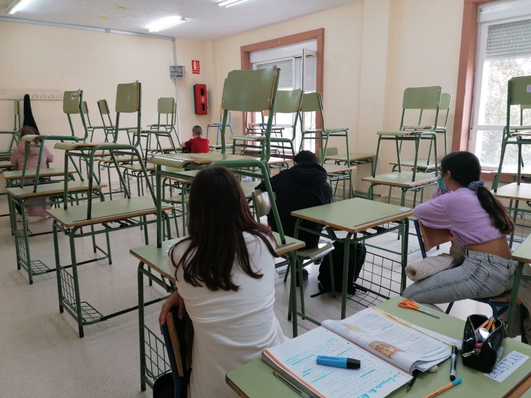 Amplio seguimiento de la huelga de enseñanza. Una clase en un instituto de Algeciras.