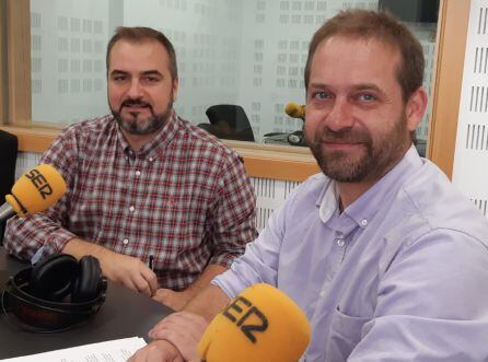 De izquierda a derecha los concejales de Movilidad de Fuenlabrada (Felipe Pinel) y Leganés (Fran Muñoz)