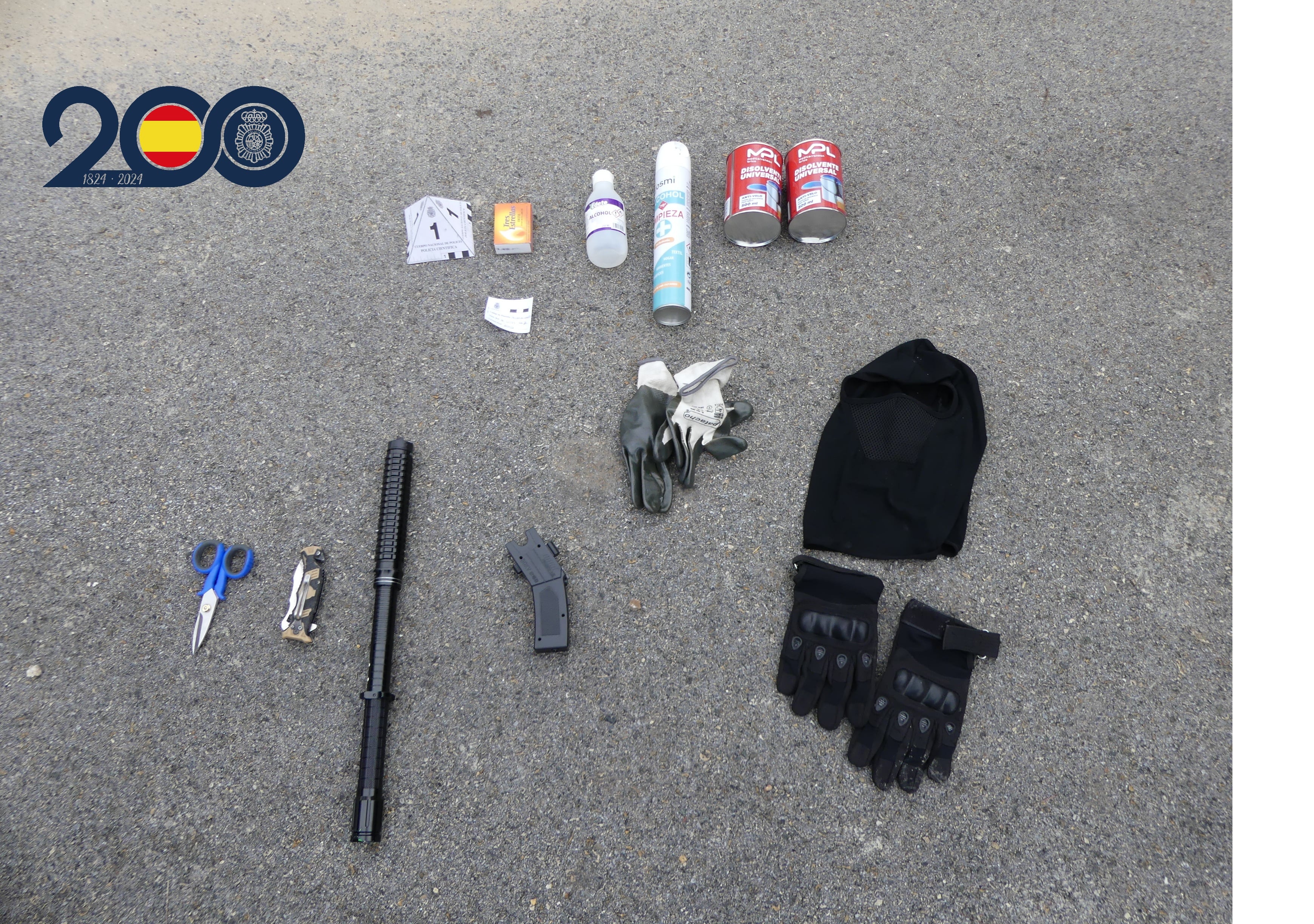 El detenido amenazó a varios excompañeros utilizando un dispositivo tipo táser y un spray de defensa