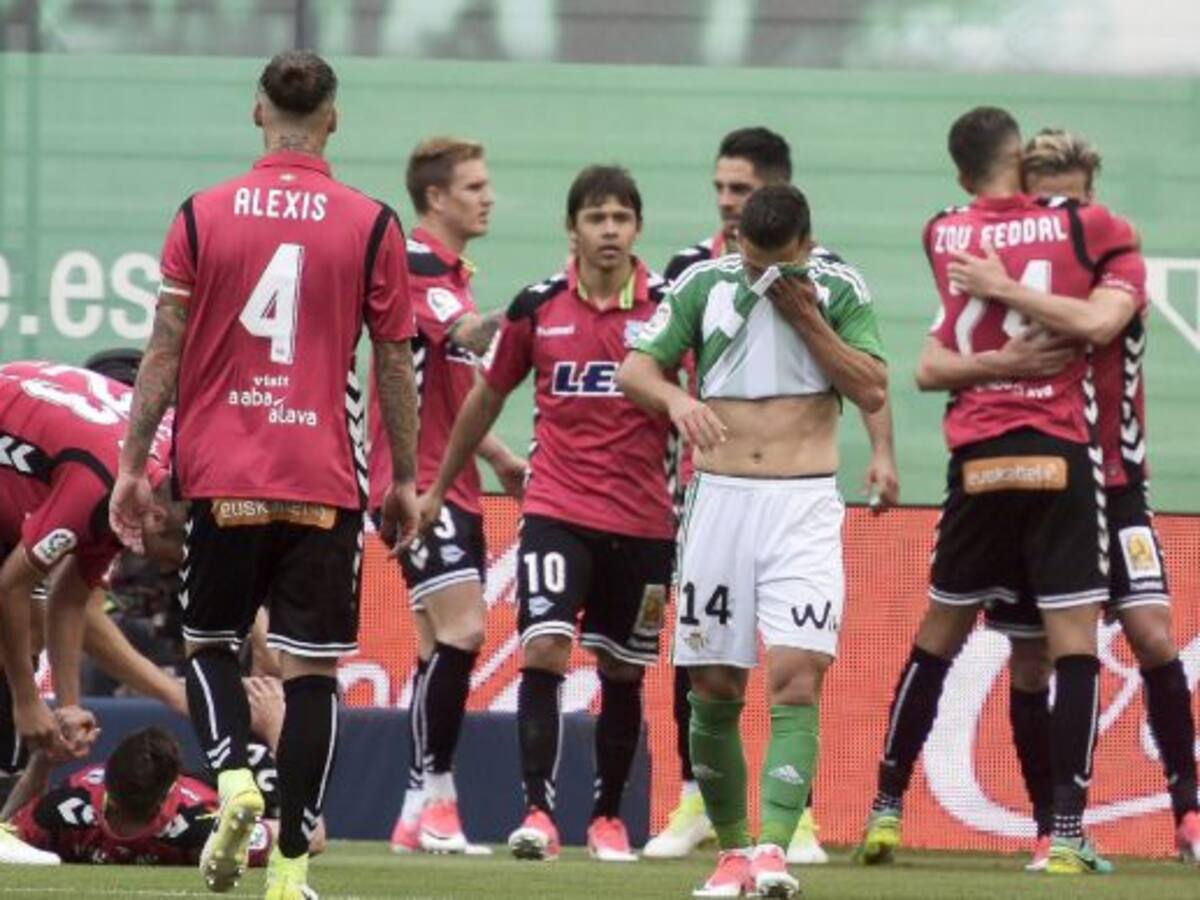 El Alavés golea al Betis y continúa con su excepcional temporada