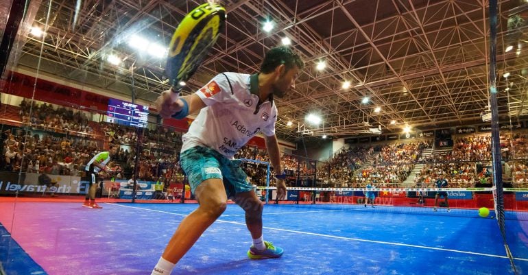 Momento de un partido de pádel dentro del World Padel Tour.