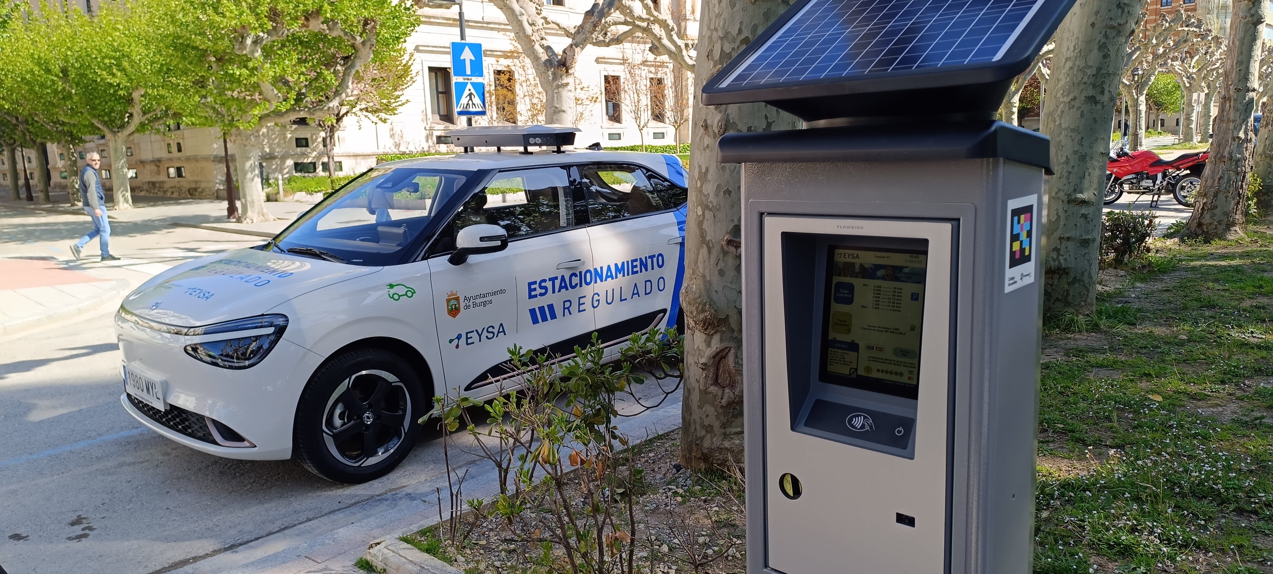 Un turismo y una motocicleta se incorporan al sistema de vigilancia en la Zona ORA