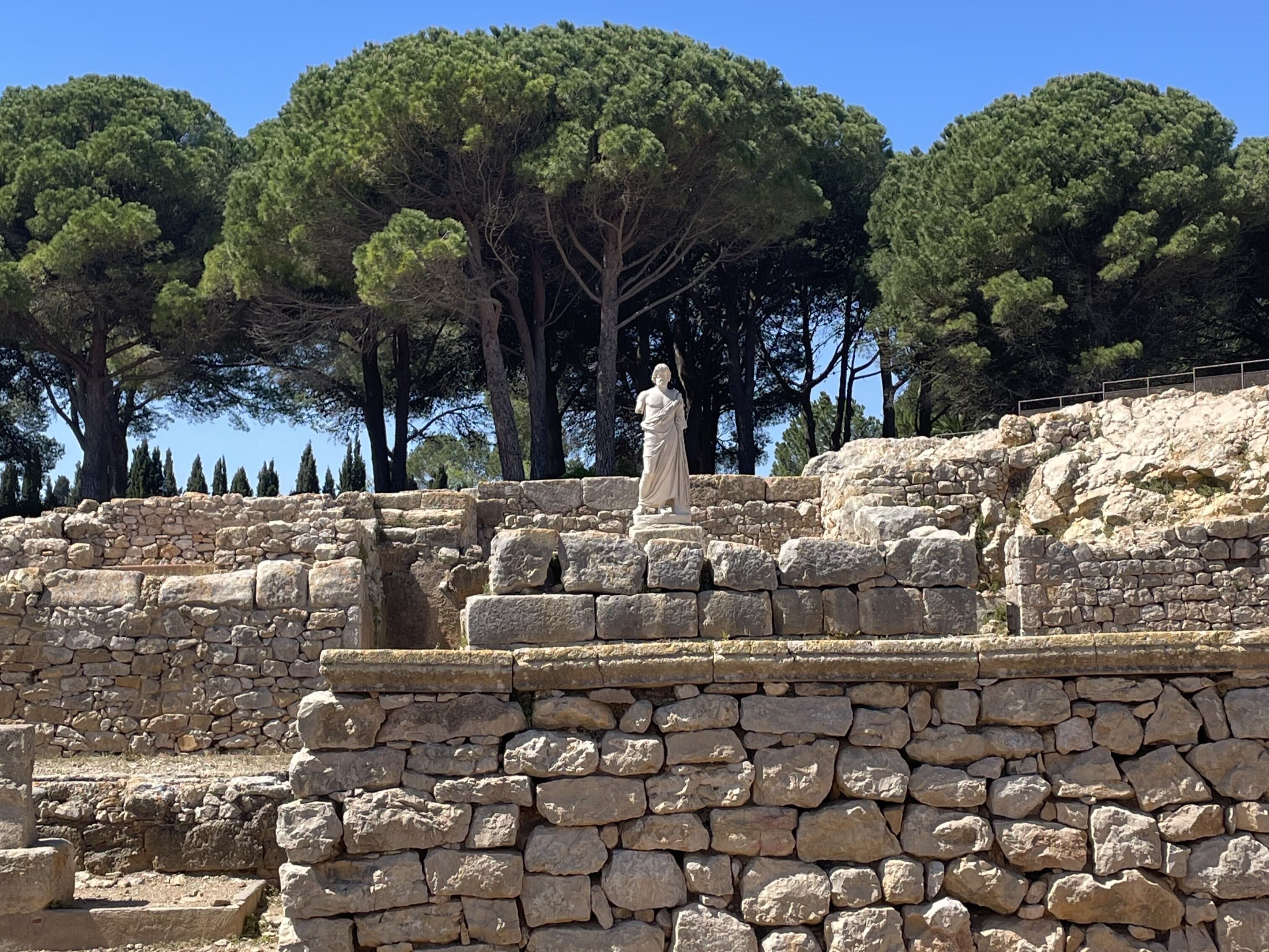 Estàtua d&#039;Asclepi a les ruïnes d&#039;Empúries