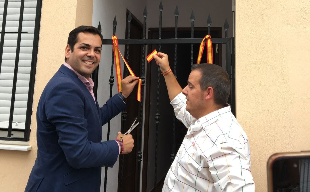 Momento de la inauguración de la nueva sede del PP en Albanchez de Mágina