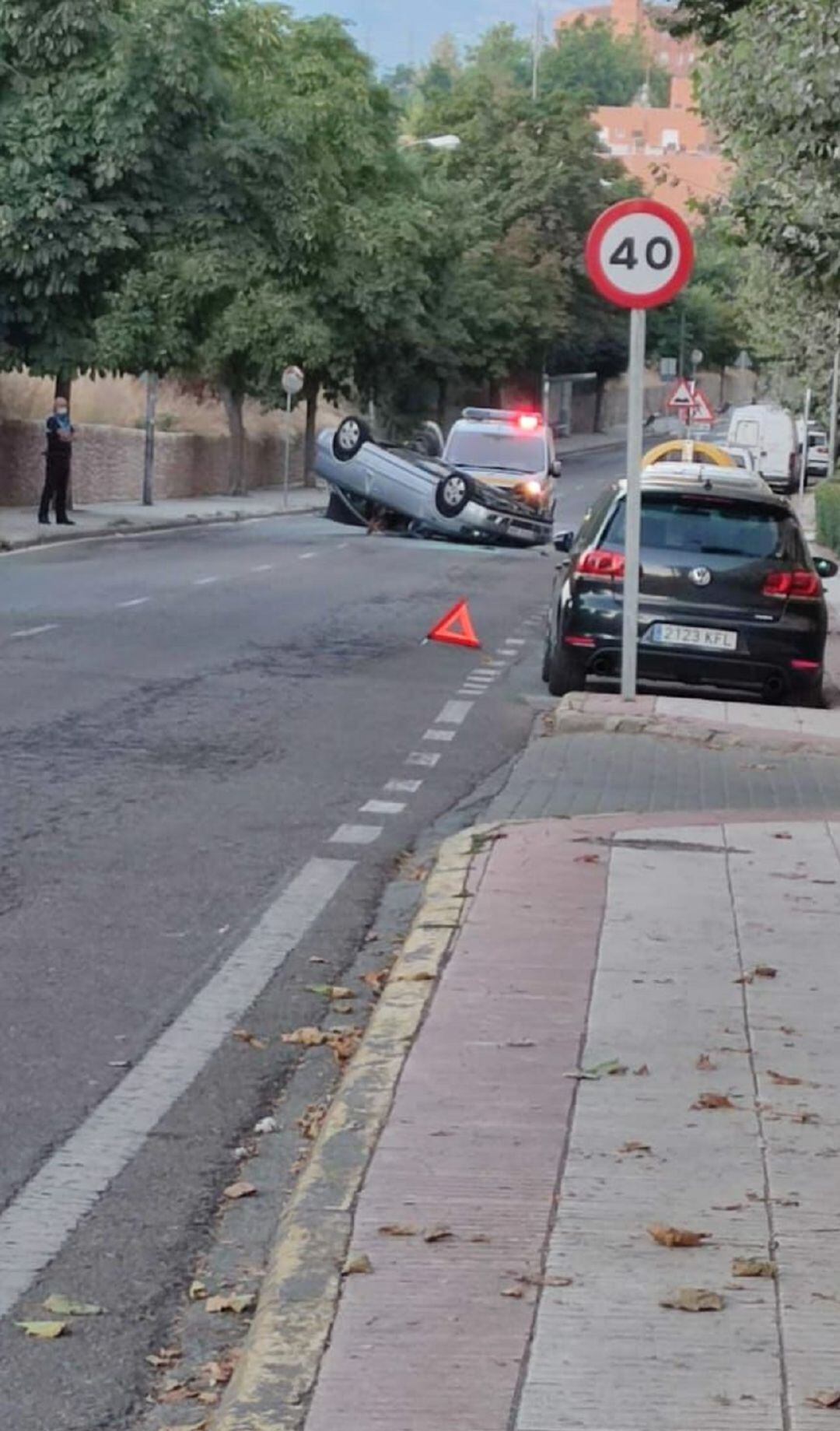 Coche accidentado en la Carretera de Villacastín