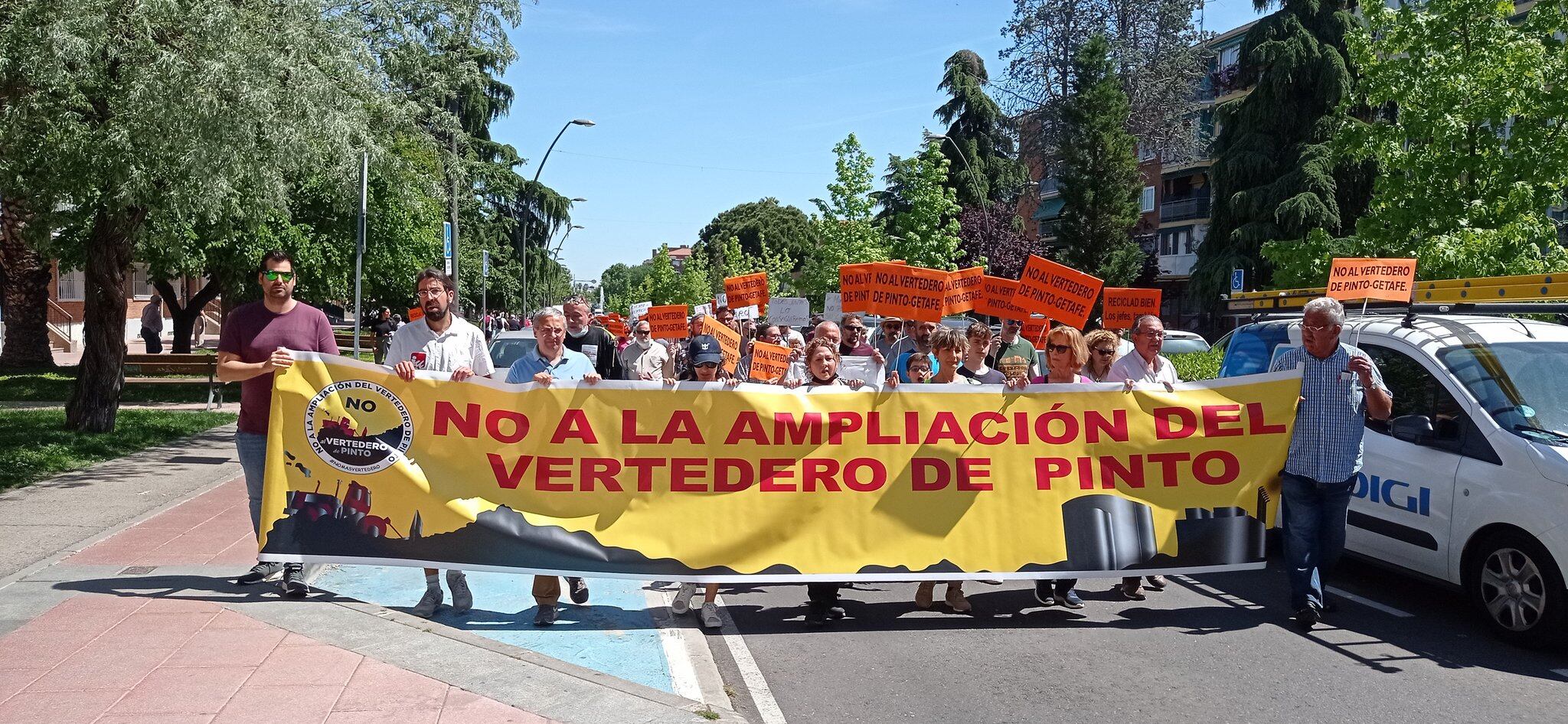 Los manifestantes han recorrido las calles de Getafe para reclamar el cierre del vertedero