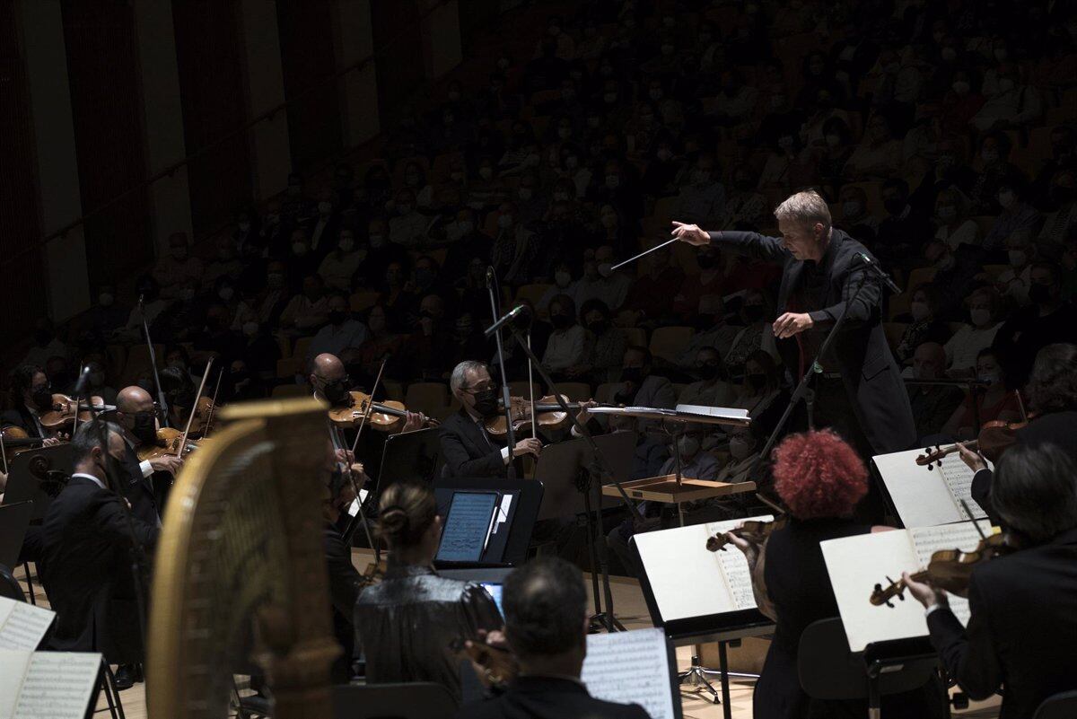 La Orquesta de València y su titular, Alexander Liebreich