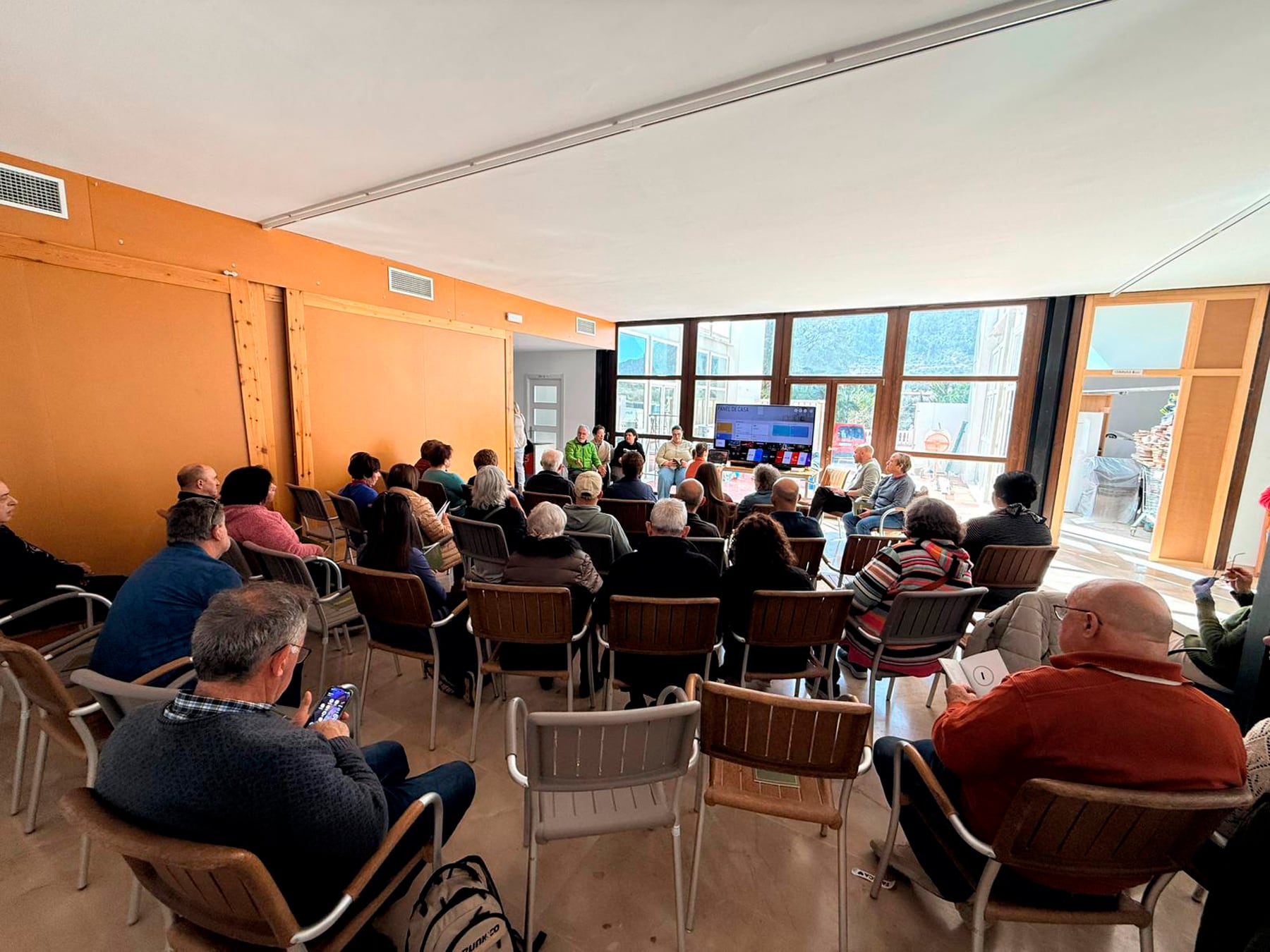 Un instant de la presentació del llibre sobre toponimia de Fageca