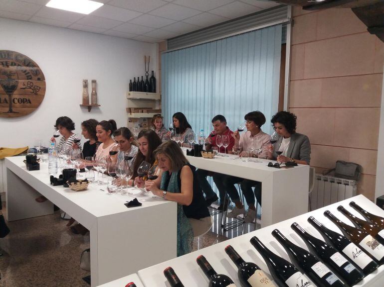 Participantes en una de las catas de la pasada edición de Riberjoven