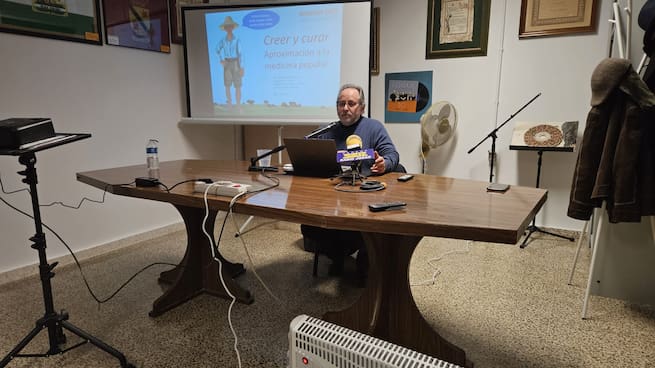 Presentación del conferenciante por José Nieto