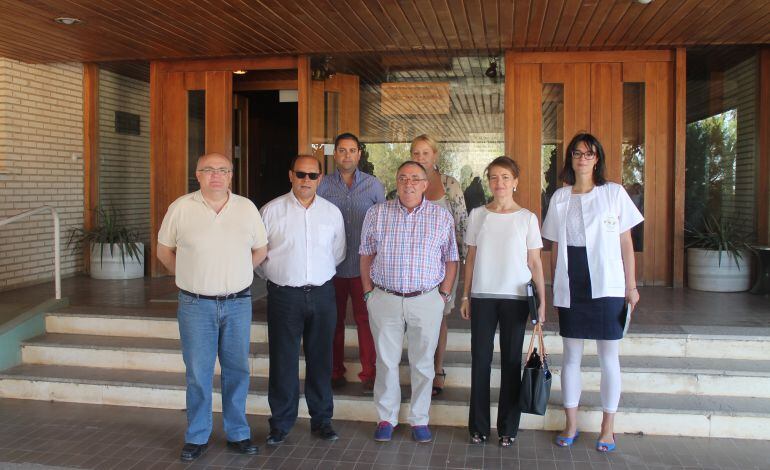 Miembros del SAFA con la representantes de la Junta y la Diputación de Albacete en una fotografía de archivo