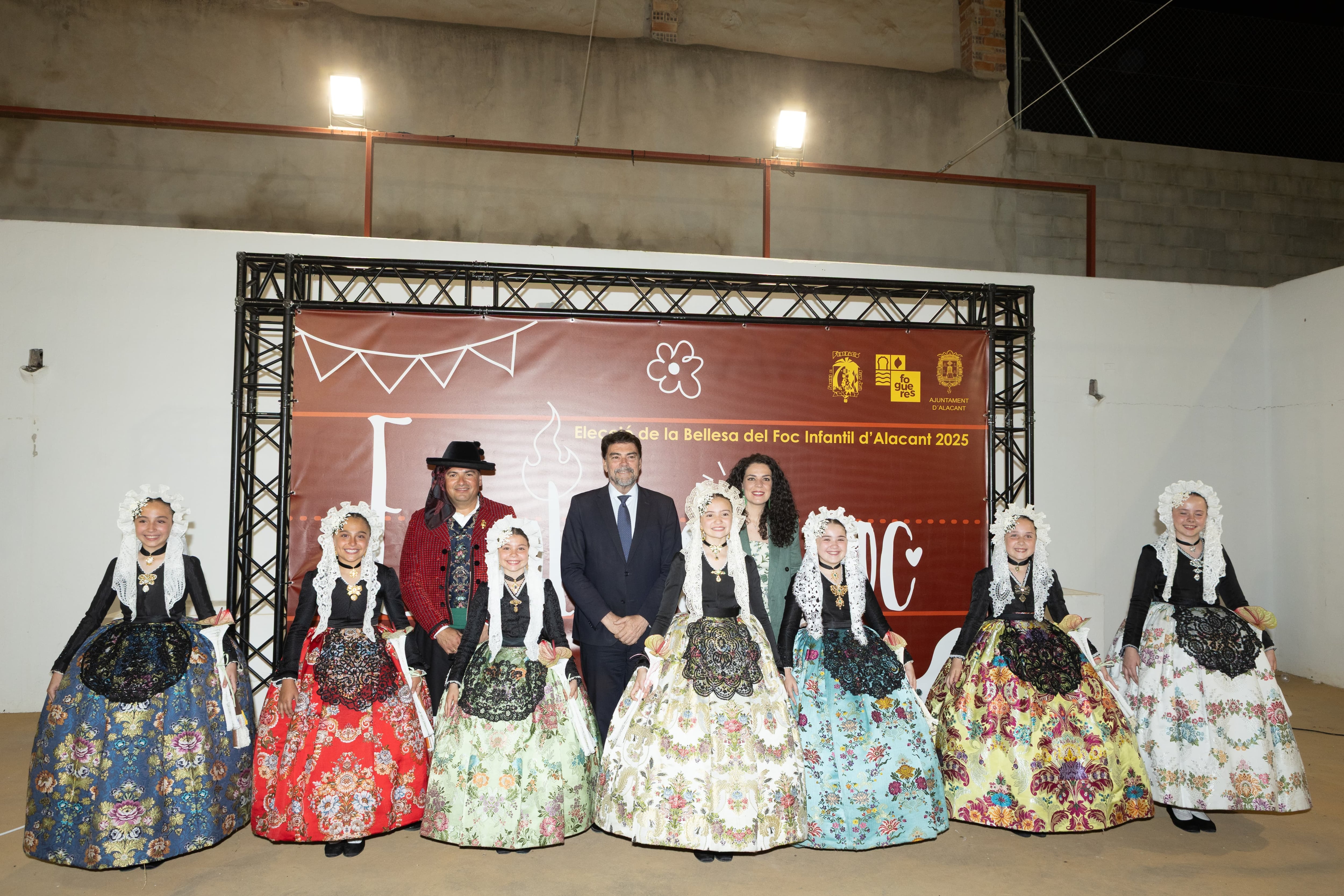 La Bellea del Foc Infantil, Valentina Tárraga Quesada, junto a sus damas de honor
