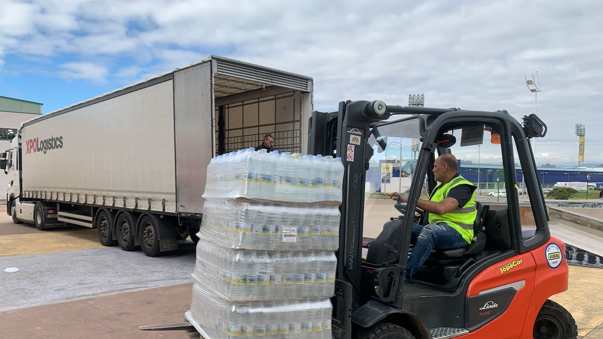 Primer camión de "solidaridad" del Bierzo a Valencia: "agua, leche, alimentos...mucha fuerza e ilusión"