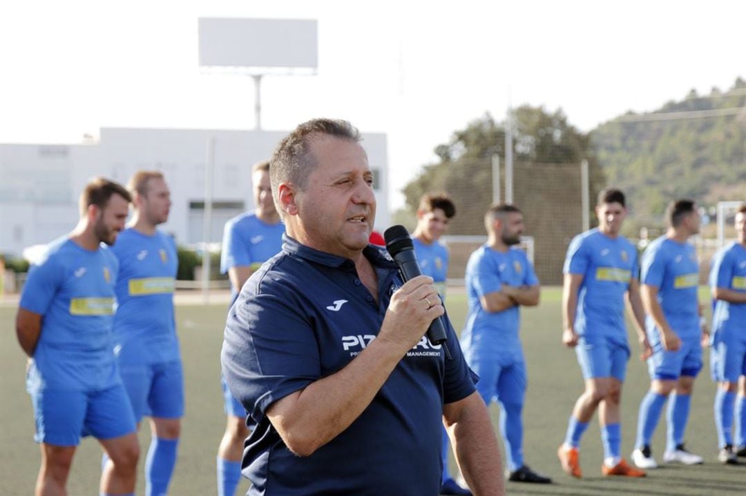 Más Davó durante la presentación del equipo.