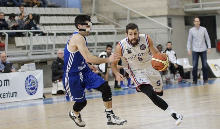 Adri Fuentes durante un partido