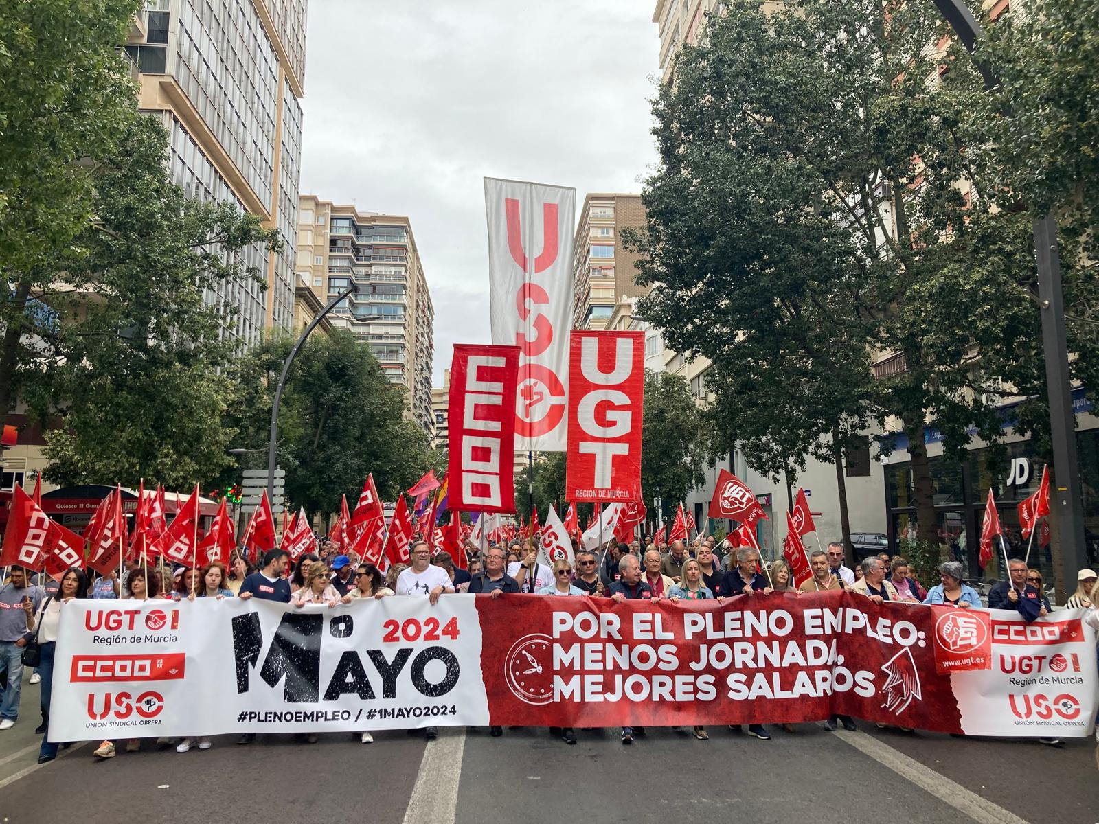 Cabeza de la manifestación en Murcia por el 1 de mayo convocada por UGT, CCOO y USO.