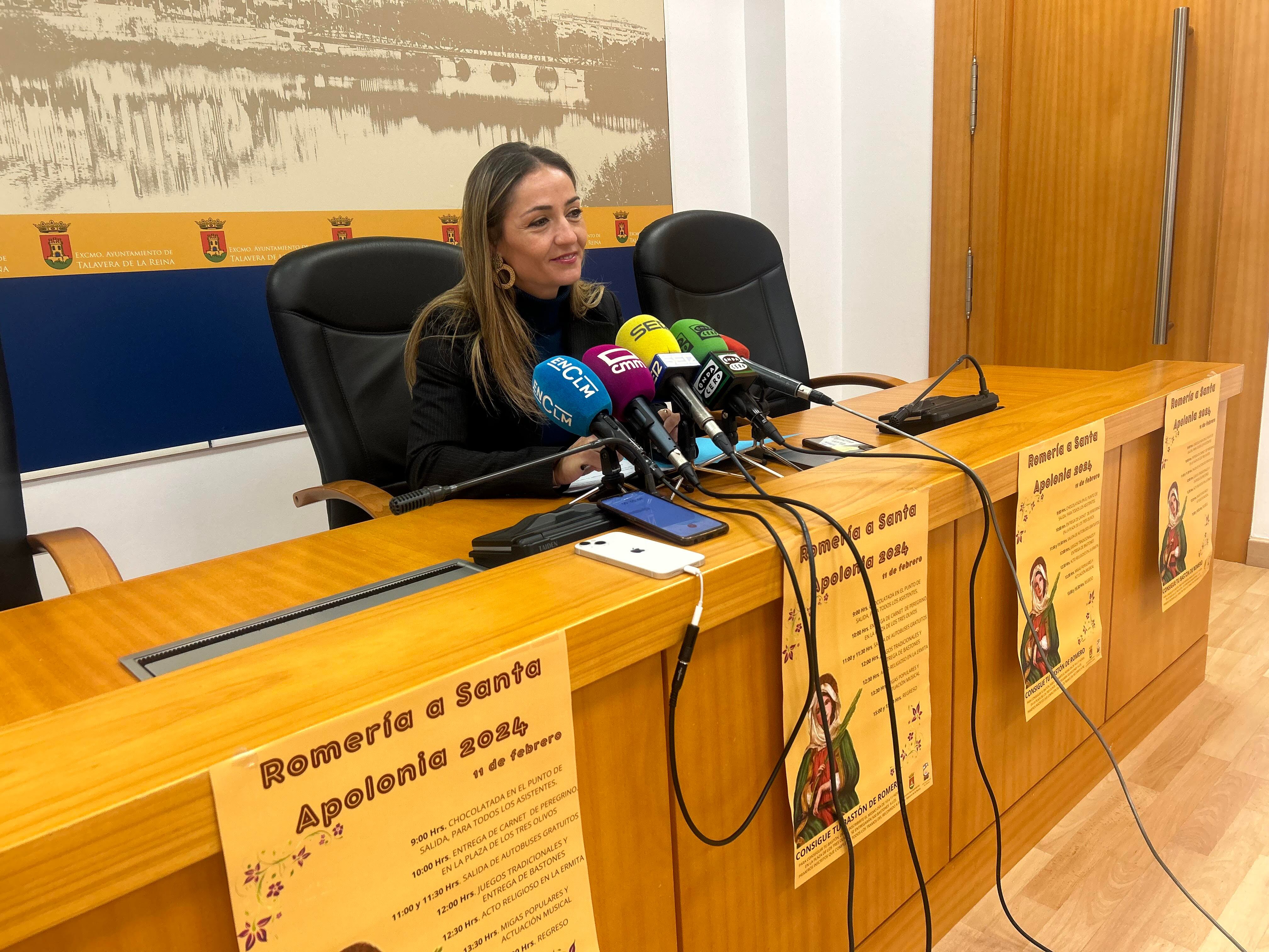 Maipi Guerrero, concejala de Festejos durante la presentación de la romería de Santa Apolonia que se celebra el próximo 11 de febrero.