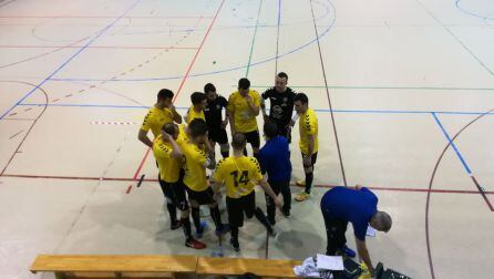 Dada dando indicaciones