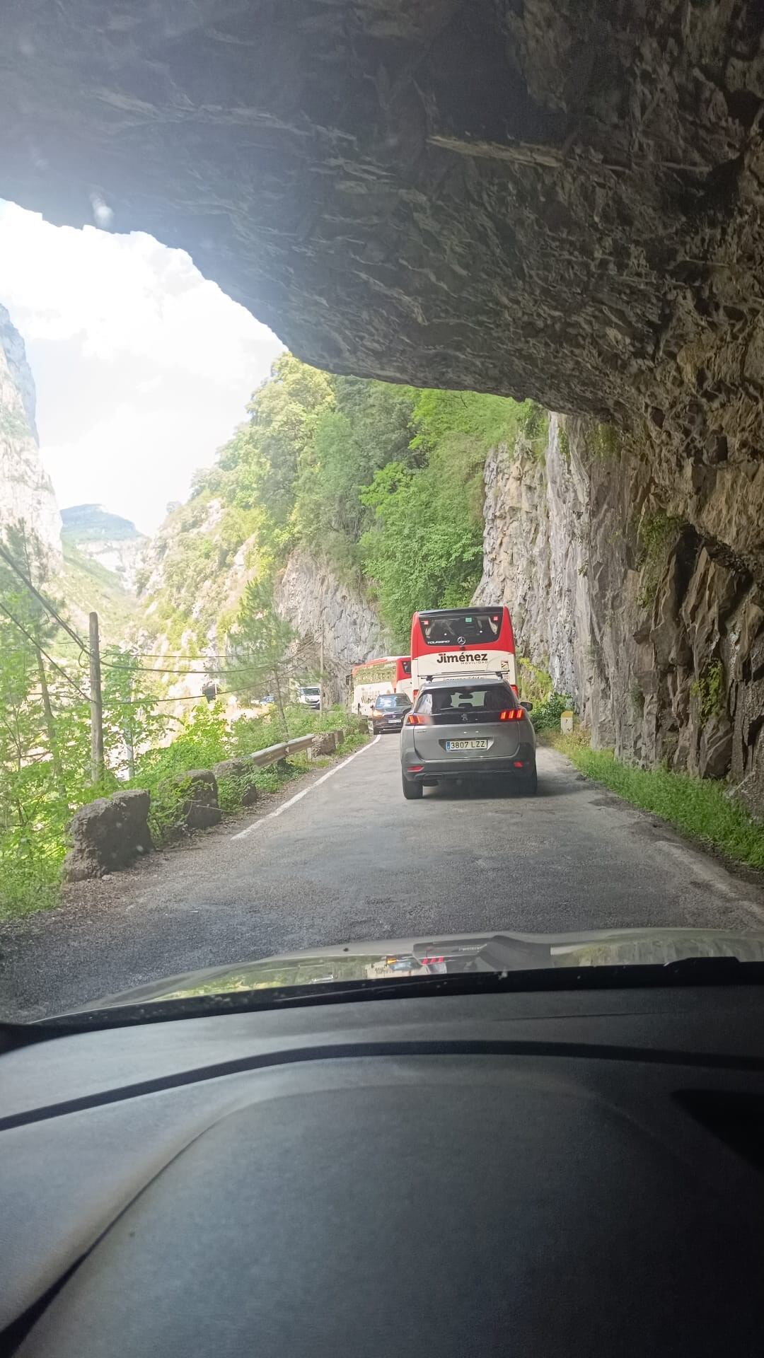 Imagen de un atasco este verano en los túneles de Plan