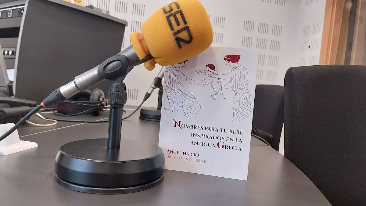 Entrevistamos al filólogo griego Ángel Narro que acaba de publicar ‘Nombres para tu bebé inspirados en la Antigua Grecia’